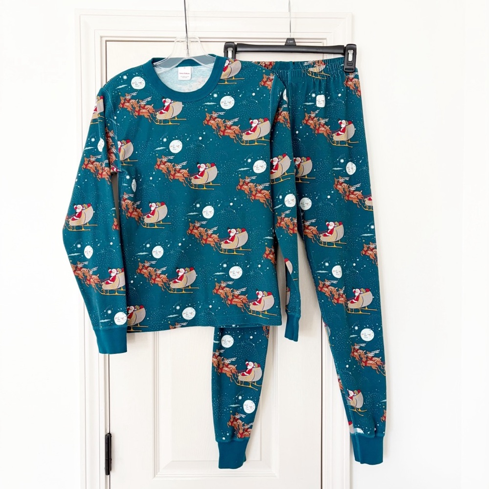 Hanna Andersson adult size XS  Santa's sleigh Christmas long John pajama set